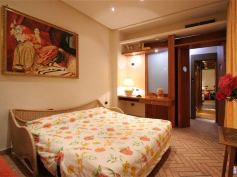 Hotel Suite Ares Napoli Oda fotoğraf